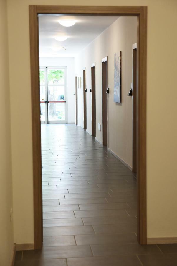 Mary'S Rooms & Apartments Болзано Екстериор снимка