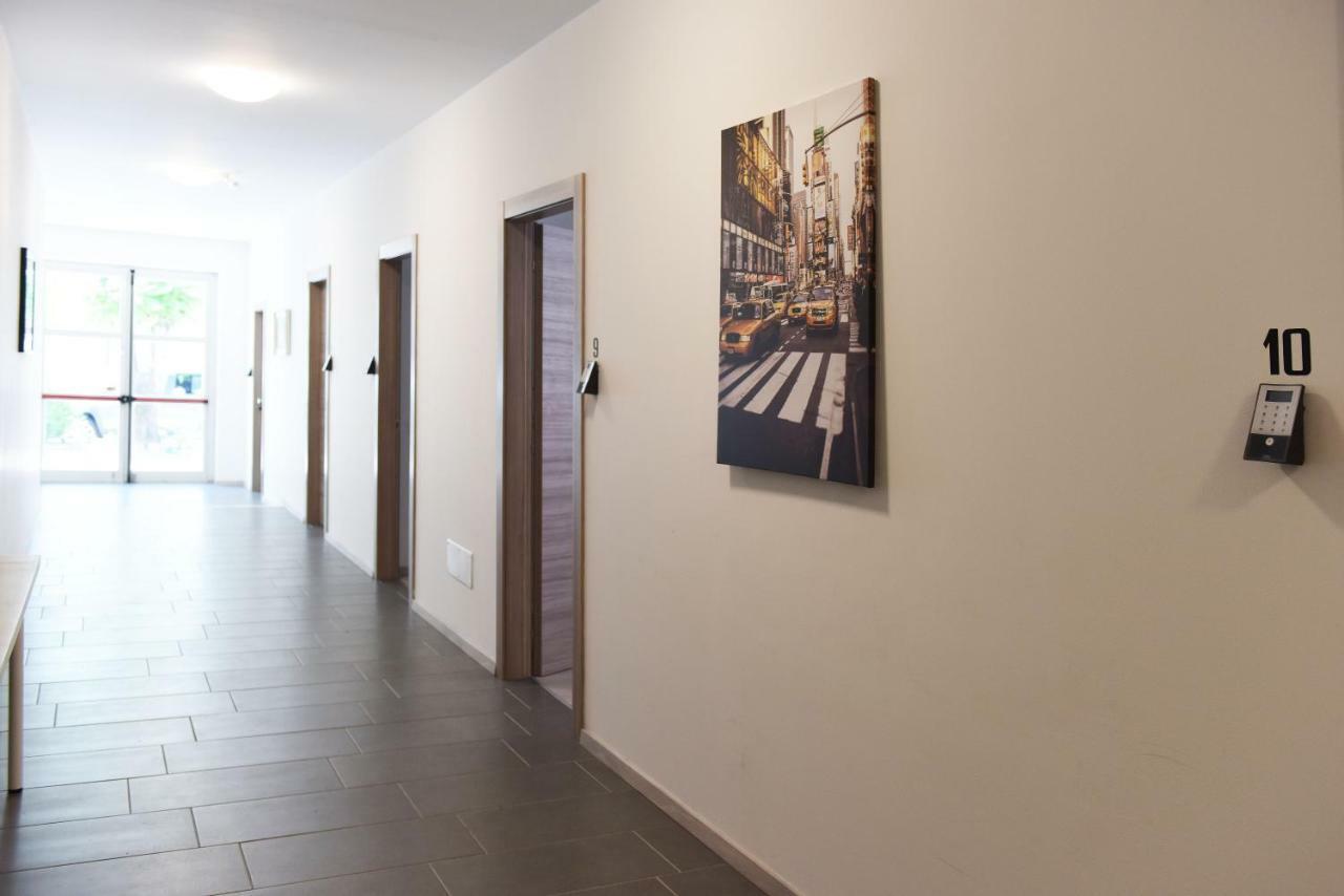 Mary'S Rooms & Apartments Болзано Екстериор снимка